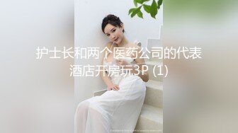   绿帽大神找单男操的粉嫩小女友自己在旁边看就喜欢这样的感觉