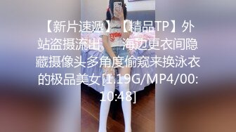 躺在床上假装玩手机偷拍苗条身材女炮友洗完澡照镜子化妆用电吹风吹逼逼