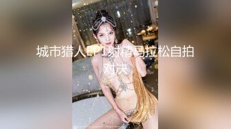 苗条的美妞厕所自拍展示自己的美乳美臀