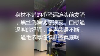 超棒美女3P淫亂盛宴 享受後入的同時當然嘴裏也不能閑著啦，說這個姿勢是漲的我滿滿的