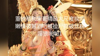 【破解摄像头2021】居家小夫妻 带着无聊拉过老婆推倒在沙发上无套扛腿抽插干一炮 直接无套内射