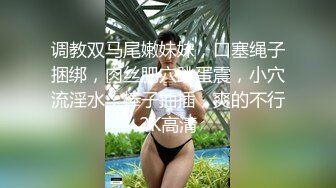 【新片速遞】  熟女人妻吃鸡4P 皮肤超白三洞全开淫水直喷 被两黑祖宗加亚洲肉棒 连续无套多姿势猛怼骚叫不停 精液当润滑油 灌满骚穴