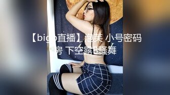 《极品CP魔手外购》价值千元坑神经典巨作！牛逼双机位偸拍大酒店女员工卫生间，清一色的制服黑丝高跟逼脸同框非常顶 (3)