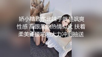 小县城上帝视角偷拍多位年轻美女的小嫩鲍多个妹子盯着镜头看 (2)