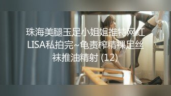 【新片速遞】 吊钟大奶风骚女友的无限诱惑，跟狼友互动撩骚听指挥，自己吃骚奶子撅着屁股看逼逼，自己抠穴浪叫呻吟好骚啊