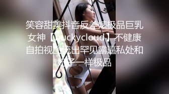 颜值很高的幼师小姐姐，全程露脸跟小哥激情啪啪，后入爆草玩骚奶子表情好骚，小黄瓜插骚穴和菊花还用嘴舔