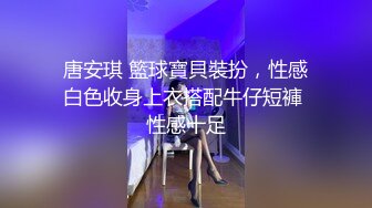 极品骚母狗跪着给大哥舔弄大鸡巴，样子好骚无毛白虎逼，让大哥无套抽插爆草