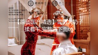 美女大学生宿舍内发骚，脱光衣服自摸自慰骚穴