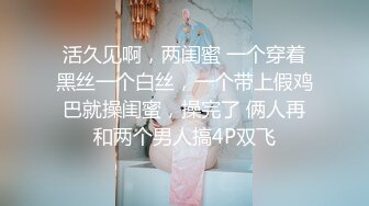 情趣酒店胸前纹身社会哥带漂亮小女友操逼进来就脱掉衣服