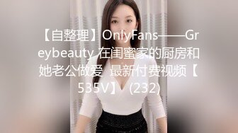 大胆牛人尾随偷拍回家的 性感连衣短裙高跟长腿美艳少妇在她儿子面前将手机直接塞裙底开电筒拍非常刺激