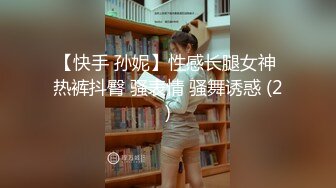 白丝马尾骚学妹跟小哥哥开房，让小哥抱在怀里揉奶玩逼，大鸡巴各种抽插爆草，浪叫呻吟不止，听狼友指挥玩弄