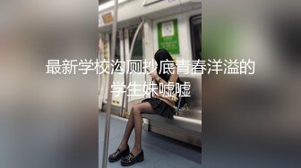 高顔值時尚妹子,自稱是創作型歌手,寫了不少歌一直不火,生活所迫,無耐下海賺錢