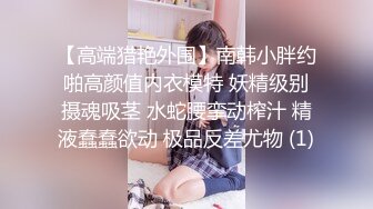 喜欢吃大鸡巴极品御姐，口活一流，贪婪吸吮，骑在身上抖动美臀，被炮友揉搓骚穴，场面极度淫骚