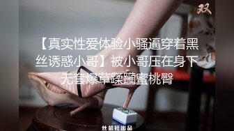 长相清纯的高中妹子与男友在酒店啪啪时被男友一直拿着手机录像无套外射浴室后入