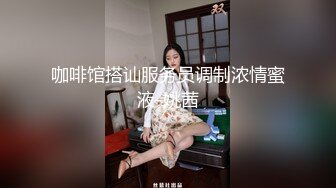 气质御姐真实女同一人单秀，柔软身体瑜伽垫上一字马，多套情趣装换装，从下往上视角扣穴，手法娴熟没几下就流出白浆