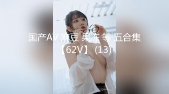 不穿內內的碎花裙黃高跟極品悶騷型美女