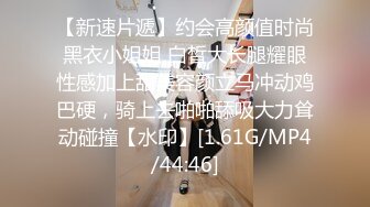 《叔嫂乱伦》趁哥哥外出和漂亮嫂子偷情（其实哥哥已经起疑）差一点点被发现32 (5)