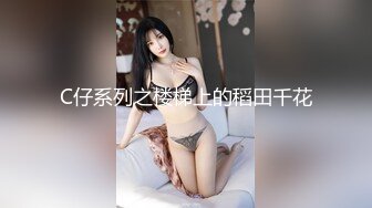 小伙蹲守网吧男女共用厕所，拍到个BB立体肥嫩的MM，周围没有毛