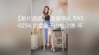 一王两后，帝王般享受！难得一见OF无敌巨乳大奶牛【hhh1231】最新啪啪长视频，肏一个手还玩一个，双波霸玩到虚脱 (12)