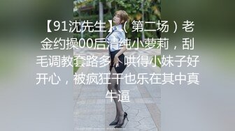   170CM顶级外围美女高价激情双飞，修长美腿一起躺着扣穴，交舔弄大屌扶腰抽插