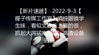 健身房,教练和学员互相吸引,终于在更衣室里下手了 下集