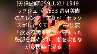  肉感十足颜值美女给炮友交自慰诱惑，展示活隔着舔弄，单腿网袜翘起屁股露肥逼