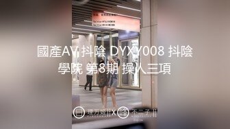   漂亮女友 身材不错 晚上睡不着 起来做做运动 男友就跟着捣乱 一摸全是淫水 被无套输出 内射