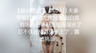  颜值不错的小少妇伺候两大哥激情啪啪，嘴里含着冰块把两鸡巴一起塞嘴里舔