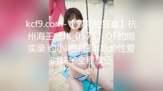 46岁的妖艳熟女大妈，打扮够风骚，吃鸡技术一流，鸡巴在她嘴里吃一吃，便要嘎腰子  太爽了！