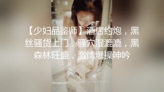 高颜值美女把烂香蕉戴保险套抽插逼逼 毛毛挺浓密非常诱人 很是诱惑喜欢不要错过!