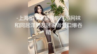 高价自购-褕拍周末逛MINISO的两个眼镜学生娘,可爱小碎花连衣裙下性感小内内