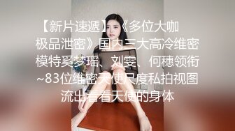 小姐姐户外勾引路人，‘洗一下，不洗不行啊，你轻一点，不要太用力啊’，公园阶梯光天化日，太淫荡啦！