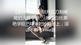 小诊所妇科检查，老医生在红衣美眉逼逼附近乱抠居然没有戴手套