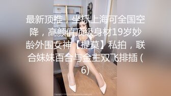 甜美系颜值女神！新人下海收费！珍珠内裤无毛肥穴，拨开近距离特写，用梳子插穴揉搓非常嫩