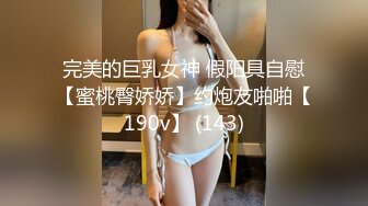 实拍捉奸现场 女子背着老公出轨被抓 光着身子也要护情夫 这老公得多心碎啊