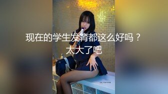 【破解摄像头】鸡店内漂亮妹子热情服务的展现，木板隔了起来，两个鸡婆卖力口爆！