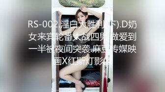 游乐场女厕偷拍 牛仔短裙美女的小肥鲍