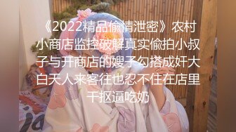 云南文山玉石店老板娘，穿着上班制服来幽会，嘴里舔舐着我的鸡巴一边打电话跟人交代事情，捋起她的头发 美！