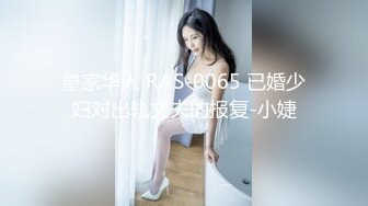   性感桃花型美乳嫩模李X熙被摄影师捆绑后用道具震的大叫