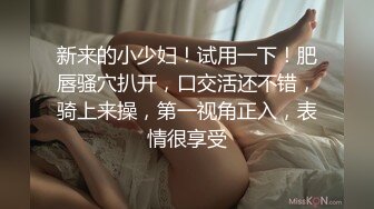 商场女厕全景偷拍两位美女店员的极品嫩鲍