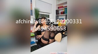 《极品CP魔手外购》全景逼脸同框偸拍Club夜场女蹲厕超多时尚靓妹方便 意外收获性急小情侣口交后入快餐式性爱 (4)