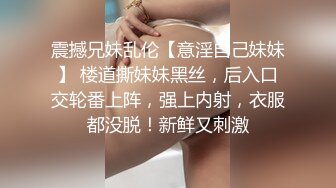   热热热巴极品女神过膝袜黑白配 半夜引诱环卫工人说好来收垃圾