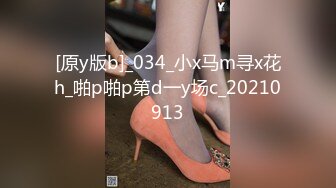 小伙重金刷礼物，约啪到两个美艳少妇