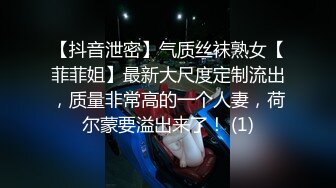 满背纹身眼镜妹子近距离特写口交后入抬腿侧入猛操