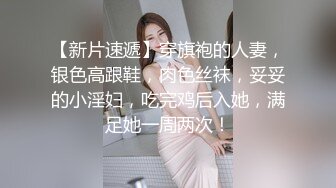 酒吧女厕全景偷拍几位时尚的美女前来嘘嘘各种姿势献B