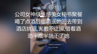 足浴店生意不好,提早關門,老板娘夫妻店內足療床上啪啪下海,小媳婦挺白嫩