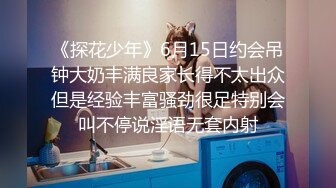 两个白嫩妹子跪爬姿势屁股翘的太销魂鸡巴猛力插入啪啪撞击